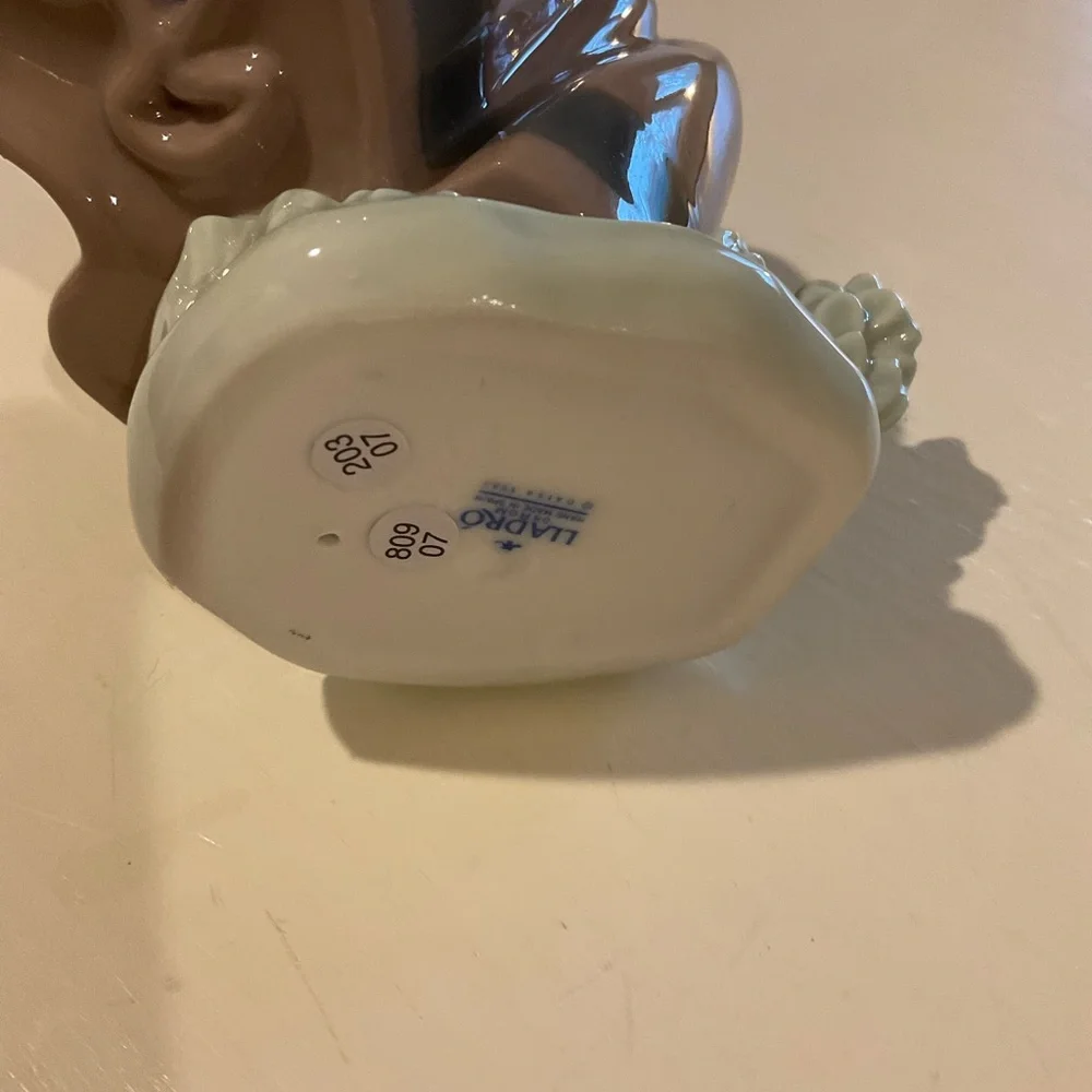 Spring is Here Girl Figurine - Picture 5 of 7